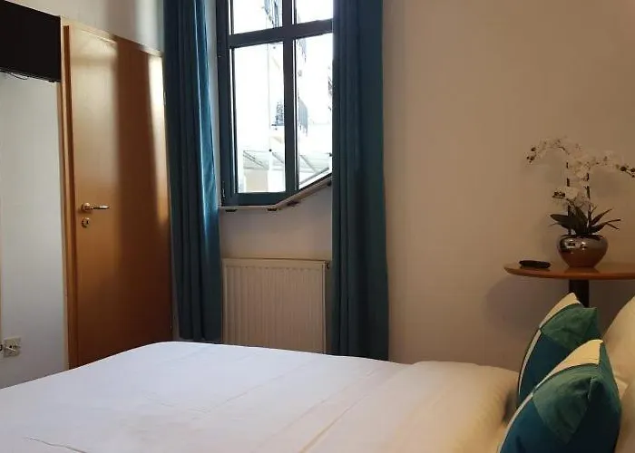 La Charbonnade Hotel *